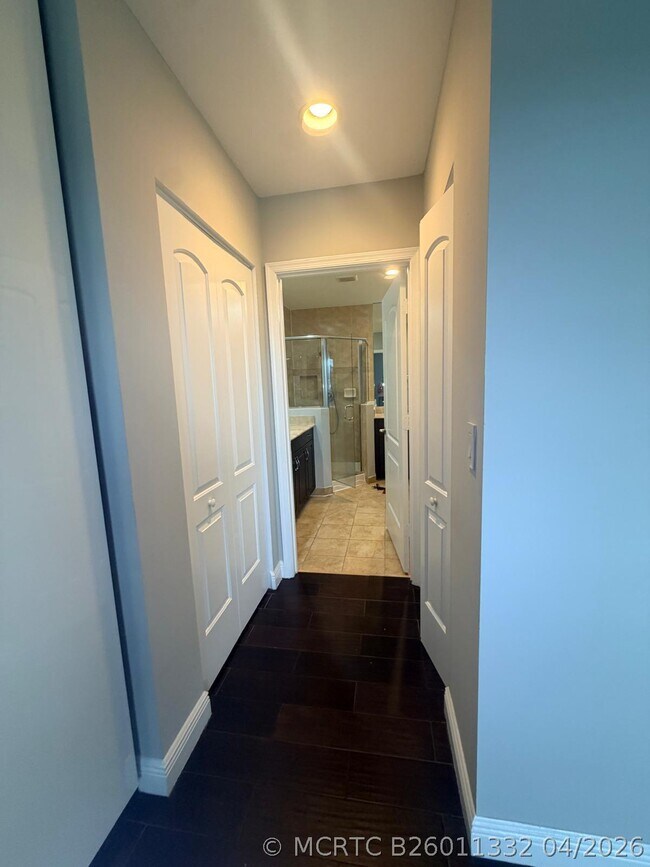 Building Photo - 7644 Foxcroft Ln