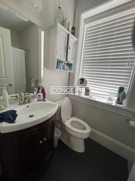 Building Photo - 2044 Beacon St