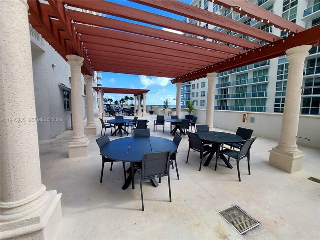Building Photo - 1200 Brickell Bay Dr