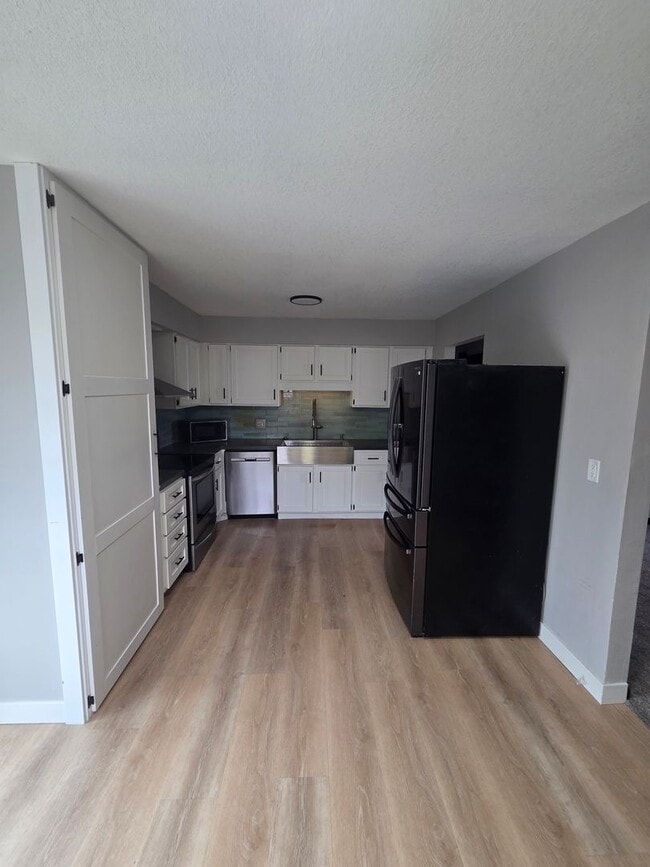 Building Photo - Norwalk Four Bedroom Home