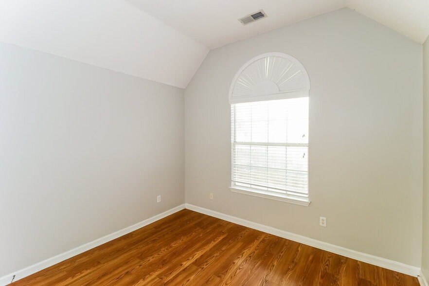 Building Photo - 2806 Breezy Ridge Trail