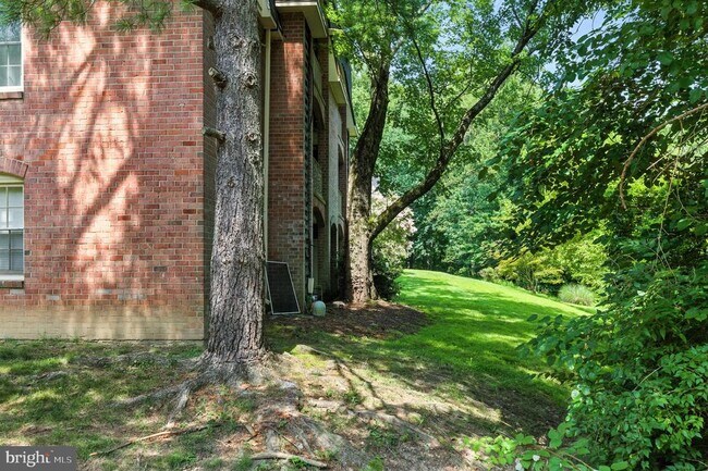 Building Photo - 8110 Colony Point Rd