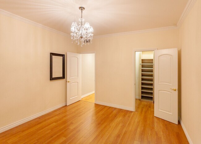 Building Photo - Stunning 2 Bed | 2 Bath Luxury Condo with ...