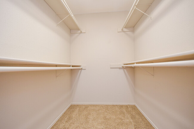 Building Photo - 3 Bedroom Townhouse - Northwest Hills