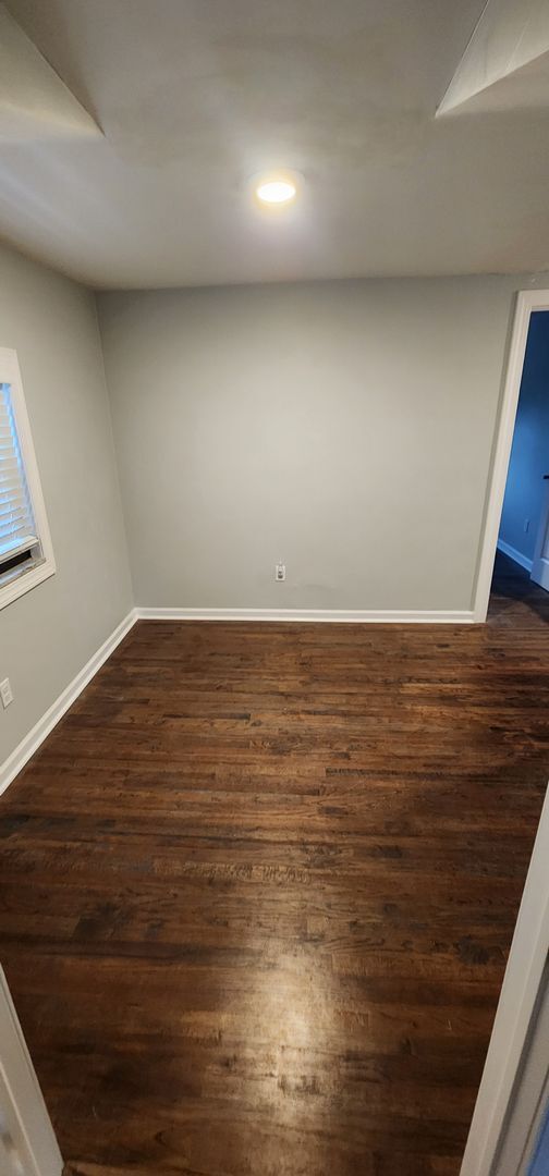 Building Photo - Luxury 3-Bedroom, 1-Bathroom House in Broo...