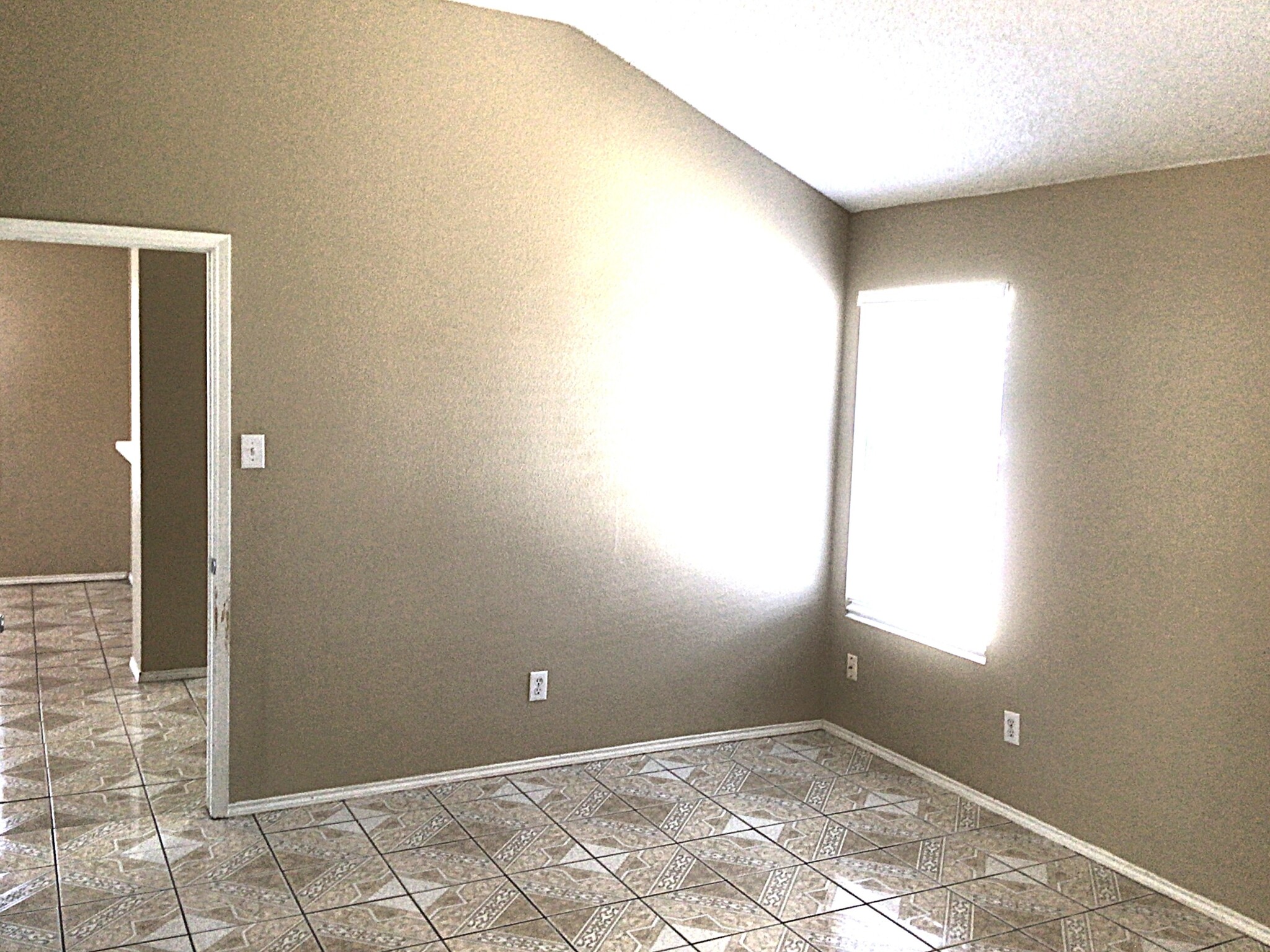 Building Photo - 702 Castlewick Ct