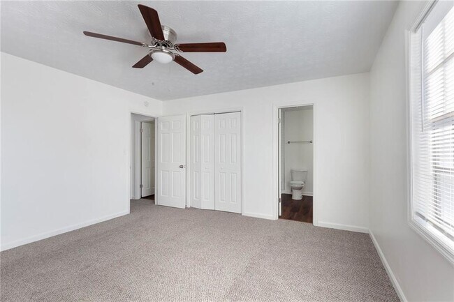 Building Photo - 330 Winding River Dr