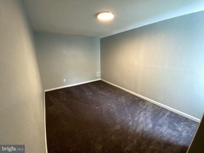 Building Photo - 4534 Wayne Ave