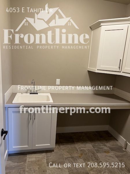 Building Photo - 4053 E Tahiti Dr