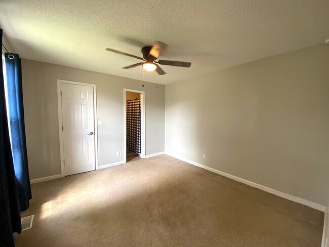 Building Photo - 2719 Knob Ct