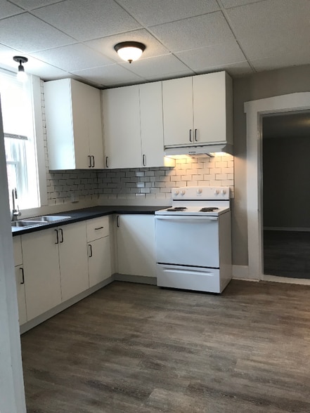 Building Photo - 10 W Park St