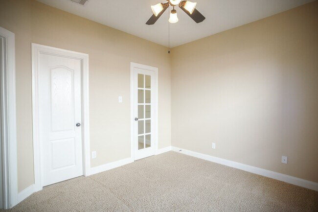 Building Photo - 2 Hadlock Pl