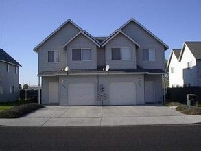 Building Photo - 1744-1746 W Peninsula Dr