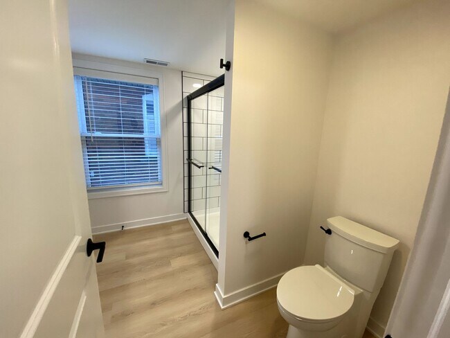 Building Photo - 1234-1236-1236 Summit St