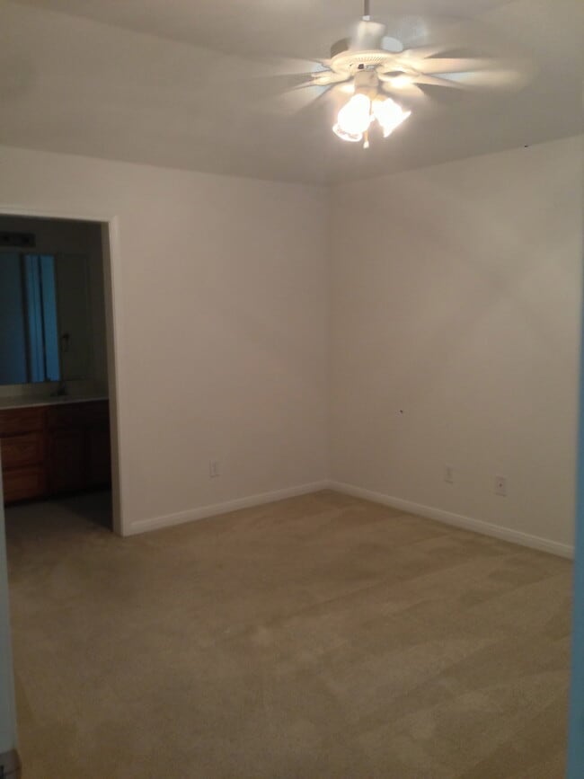 Building Photo - 3BR / 2BA Duplex in Hewitt, Texas | Midway...