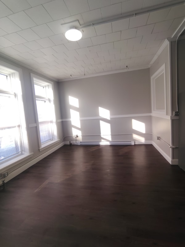 Building Photo - 378 Railroad St