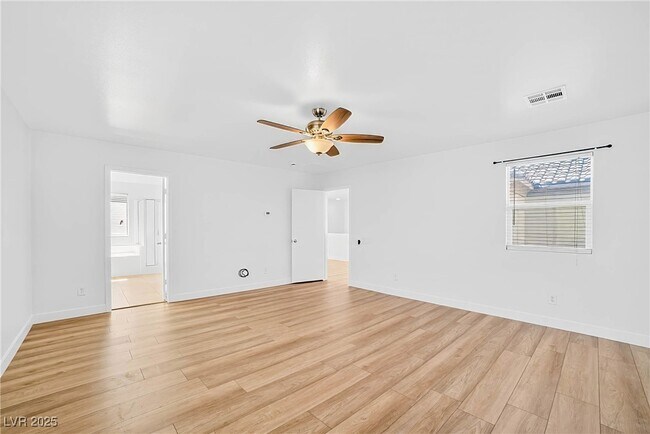 Building Photo - 2872 Strathallan Ave