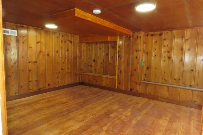 Building Photo - 2 BEDROOM SUNSET HOUSE - PLUS BONUS ROOM