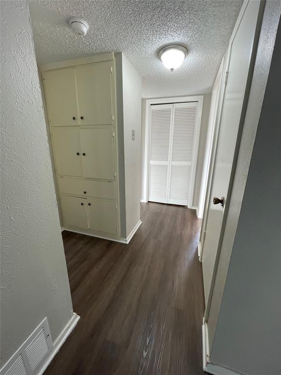 Building Photo - 412 Blue Valley Dr