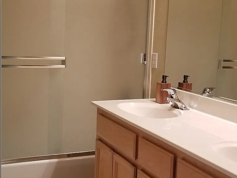 Building Photo - 3004 Fox Hill Dr