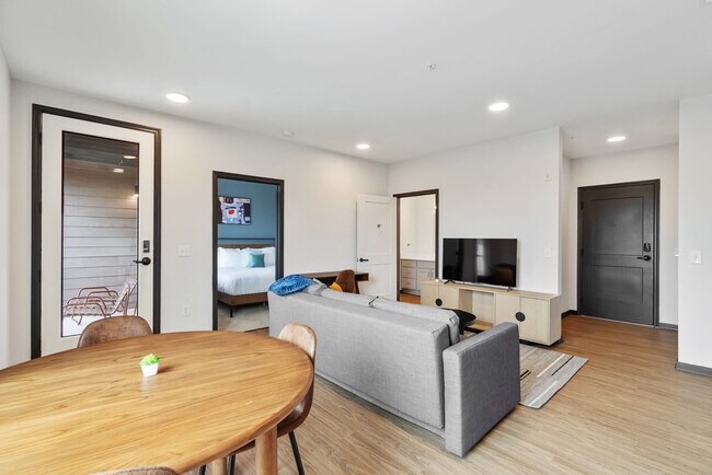 Building Photo - 423 E Michigan St