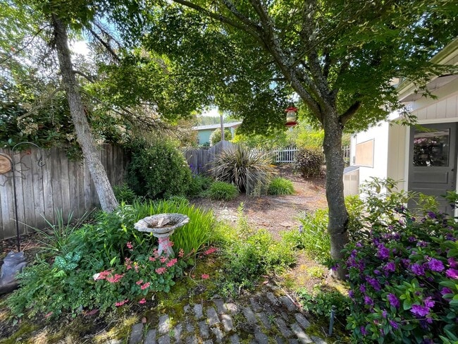 Building Photo - Updated 3 bedroom, 2 bath home