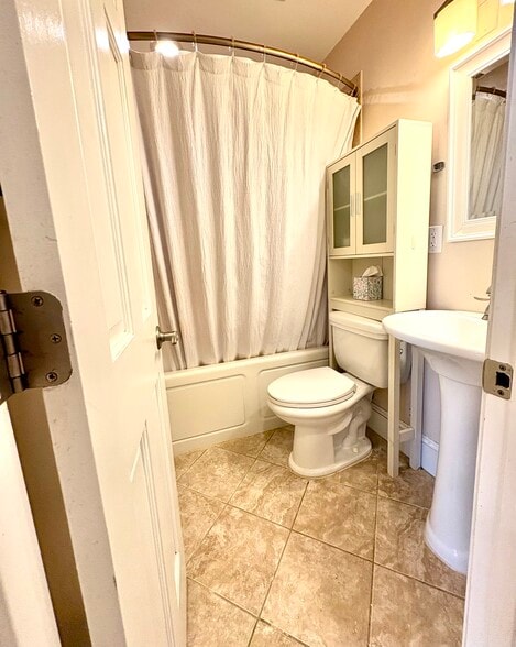 Building Photo - 1663 Newton St NW