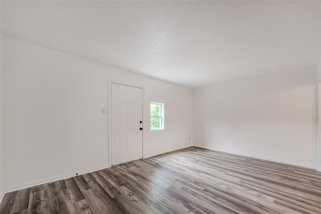 Building Photo - 1803 Country Village Blvd