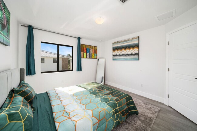 Building Photo - 3246 SW 44th St