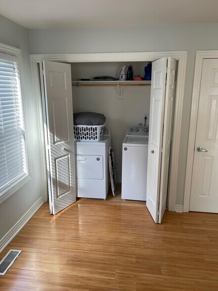 Building Photo - 404 Grace Ave