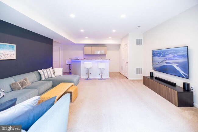 Building Photo - 8727 Raleigh Mews