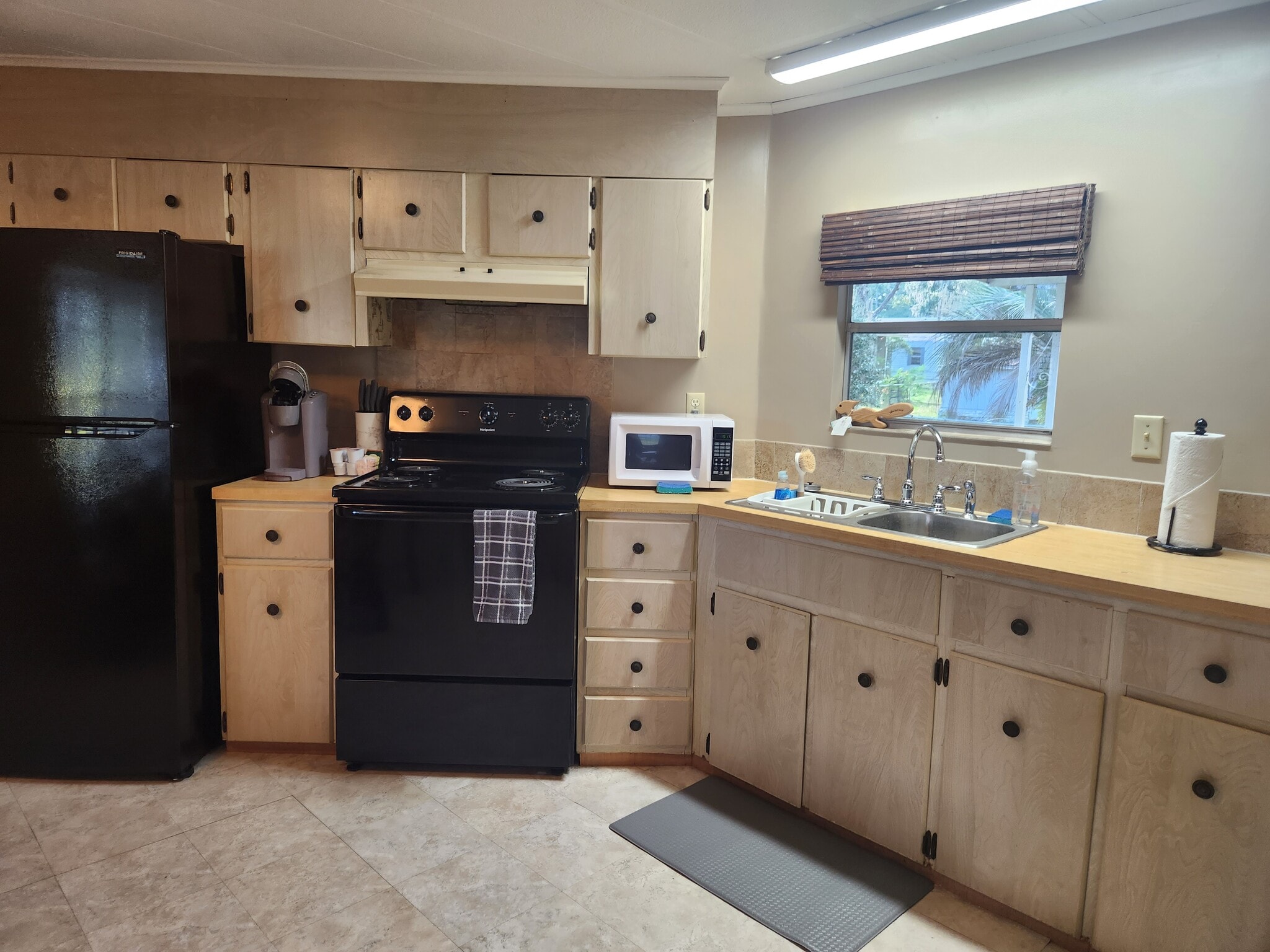 Kitchen - 7900 E Northlake Dr