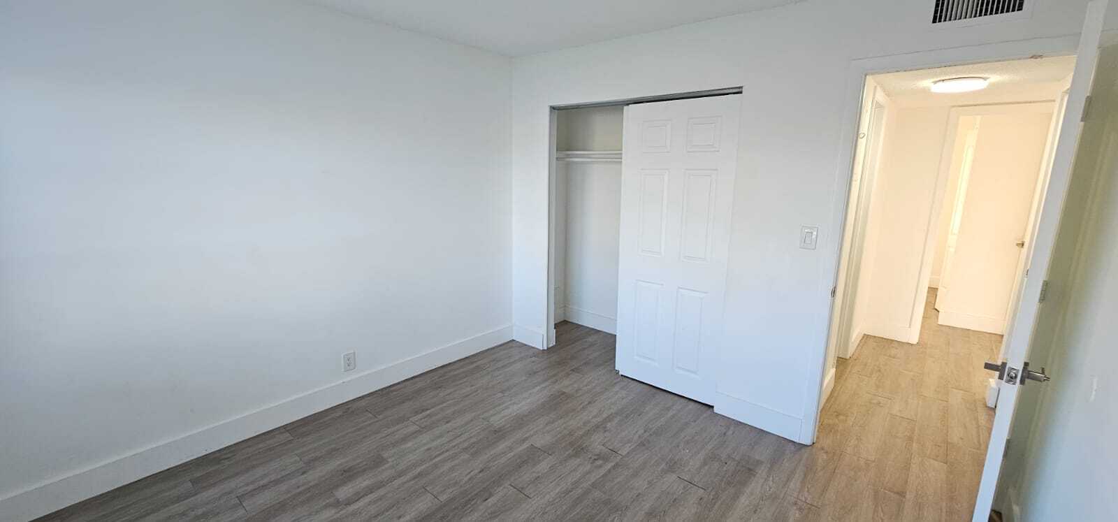Building Photo - 422 Lakeside Dr