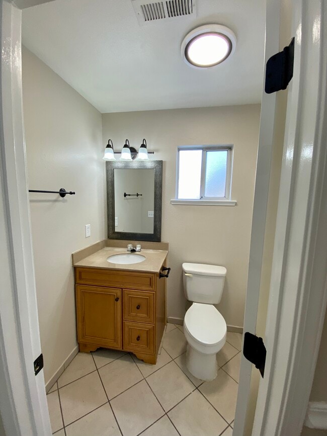 Building Photo - 2095 W Merritt Ave