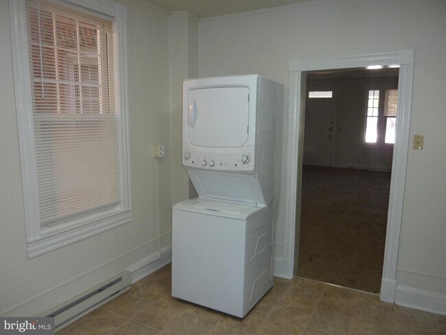 Building Photo - 408 Camden Ct