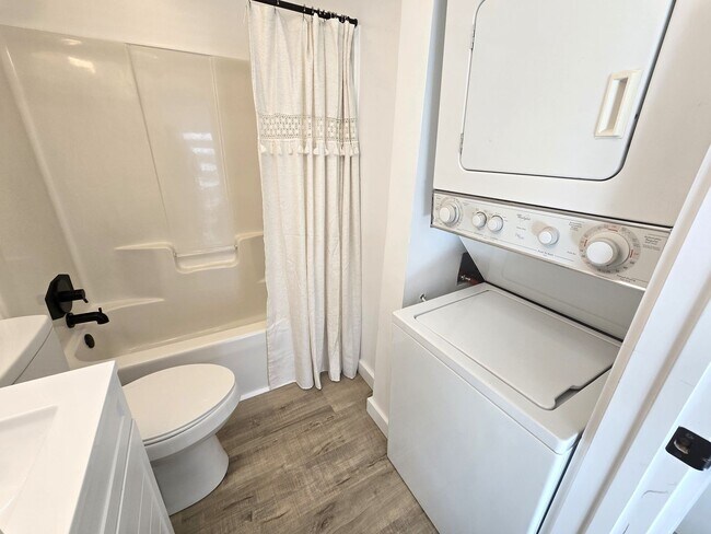 Building Photo - Renovated Cabin In Vilas