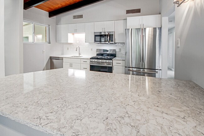 Building Photo - 7739 Peach Tree Ln