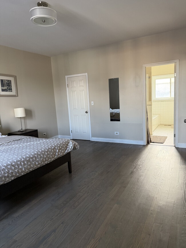 Building Photo - 1615 W Lawrence Ave