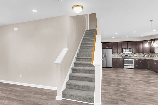 Building Photo - Convenient Location with Modern Amenities