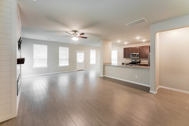 Building Photo - 25542 Valverdant Ct