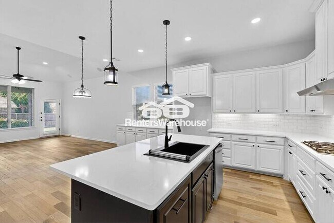 Building Photo - MOVE IN READY - 4BED/3BATH - LITTLE ELM, T...