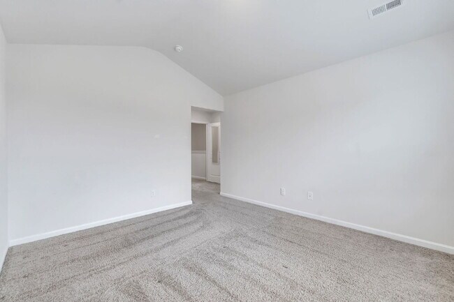 Building Photo - Beautiful 3 BR / 2.5 BA Townhome with Patio & Community Amenities $1,699/mo rent**