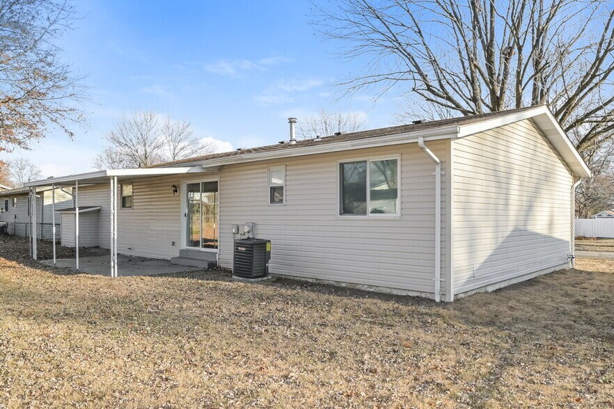 Building Photo - 2014 Mantilla Ln