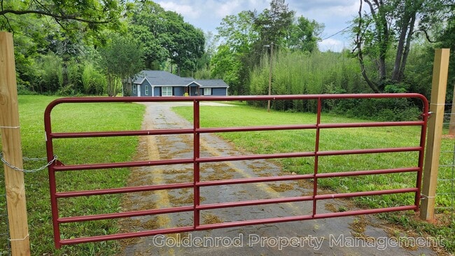 Building Photo - 116 Nix Cir