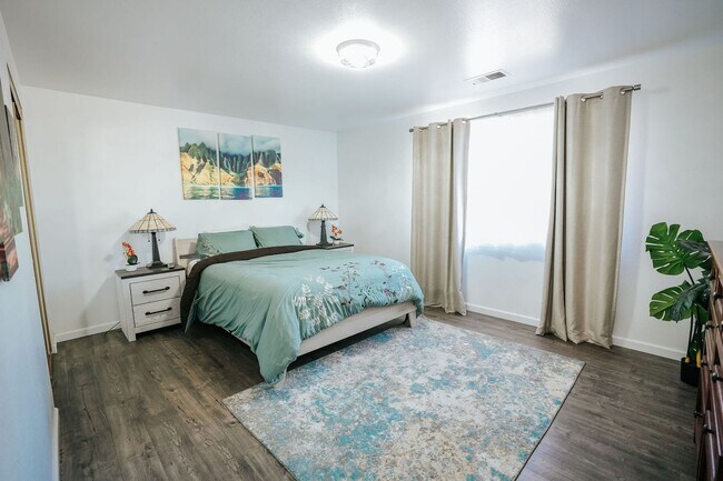 Building Photo - 4190 Hillside Ct