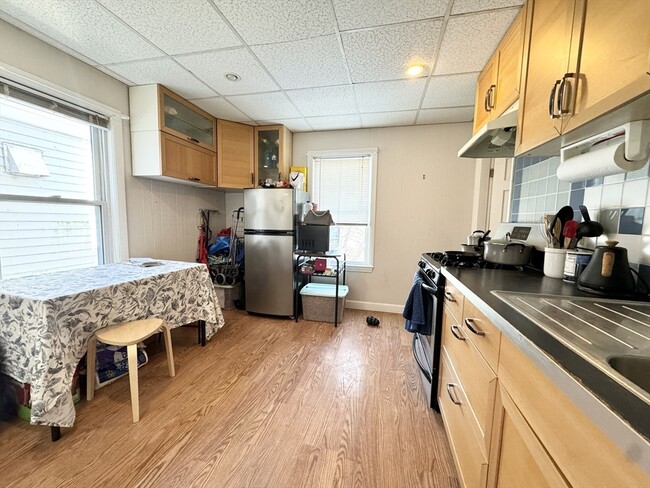 Building Photo - 105 Buttonwood St