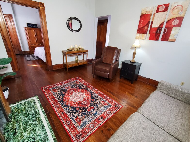 Building Photo - 1136 Park Ave