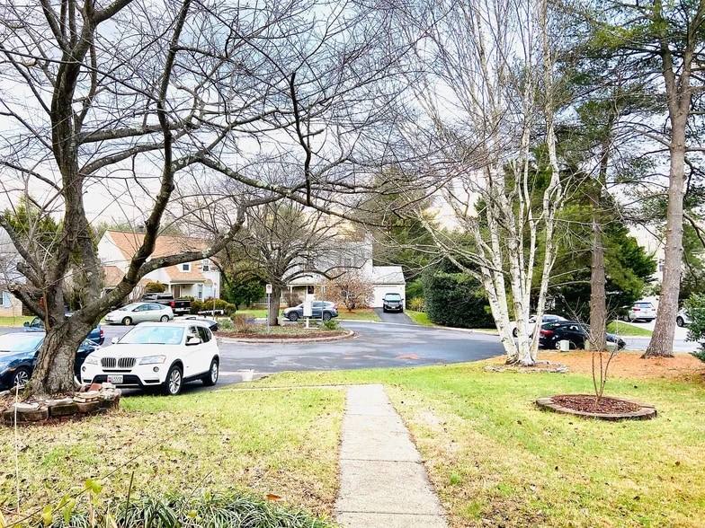 Building Photo - 11266 Valley Bend Dr