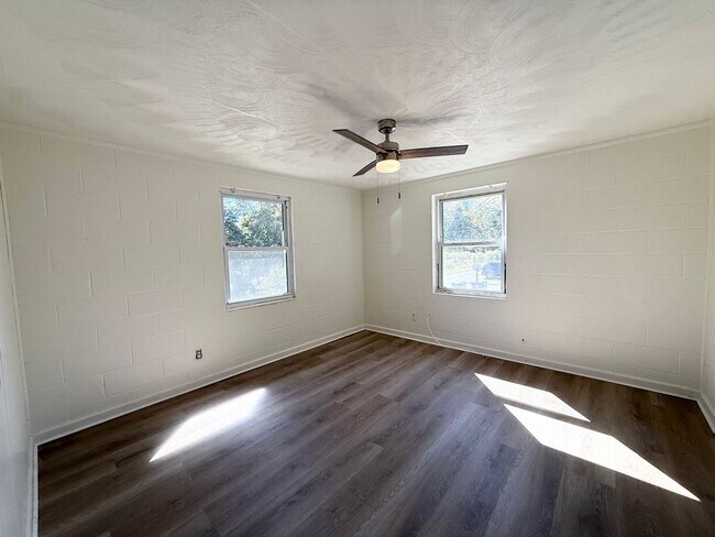 Building Photo - For Rent – $1,000/month | 2 Bed | 1 Bath