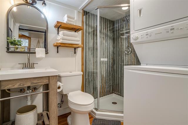 Building Photo - 1809 Whispering Oaks St